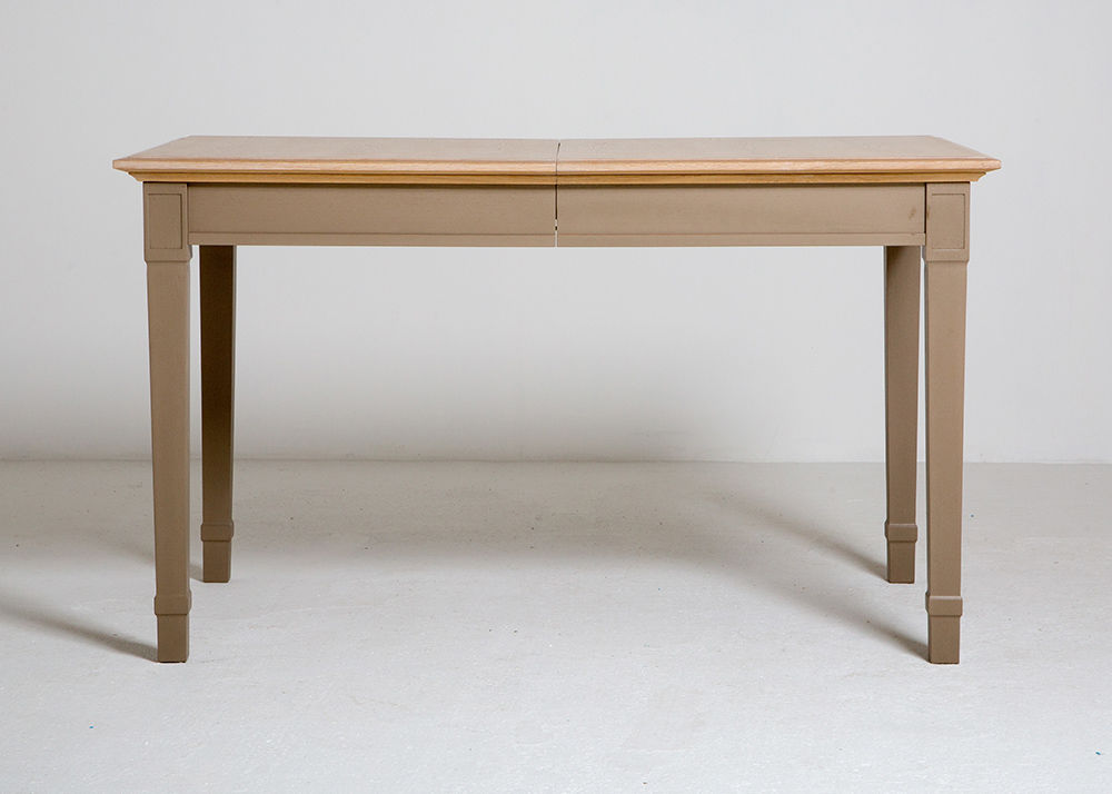 Elegant dining table - closed