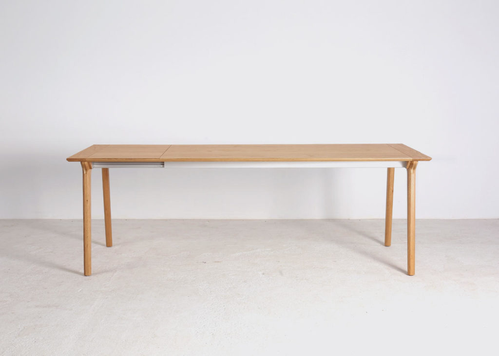 Langli Table fully extended